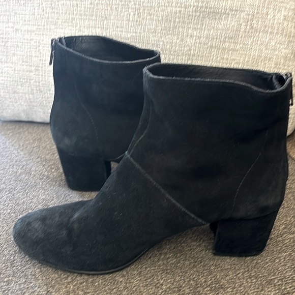 Steve Madden Black Suede Ankle Boot Chunky Heel Size 10 - Picture 3 of 12